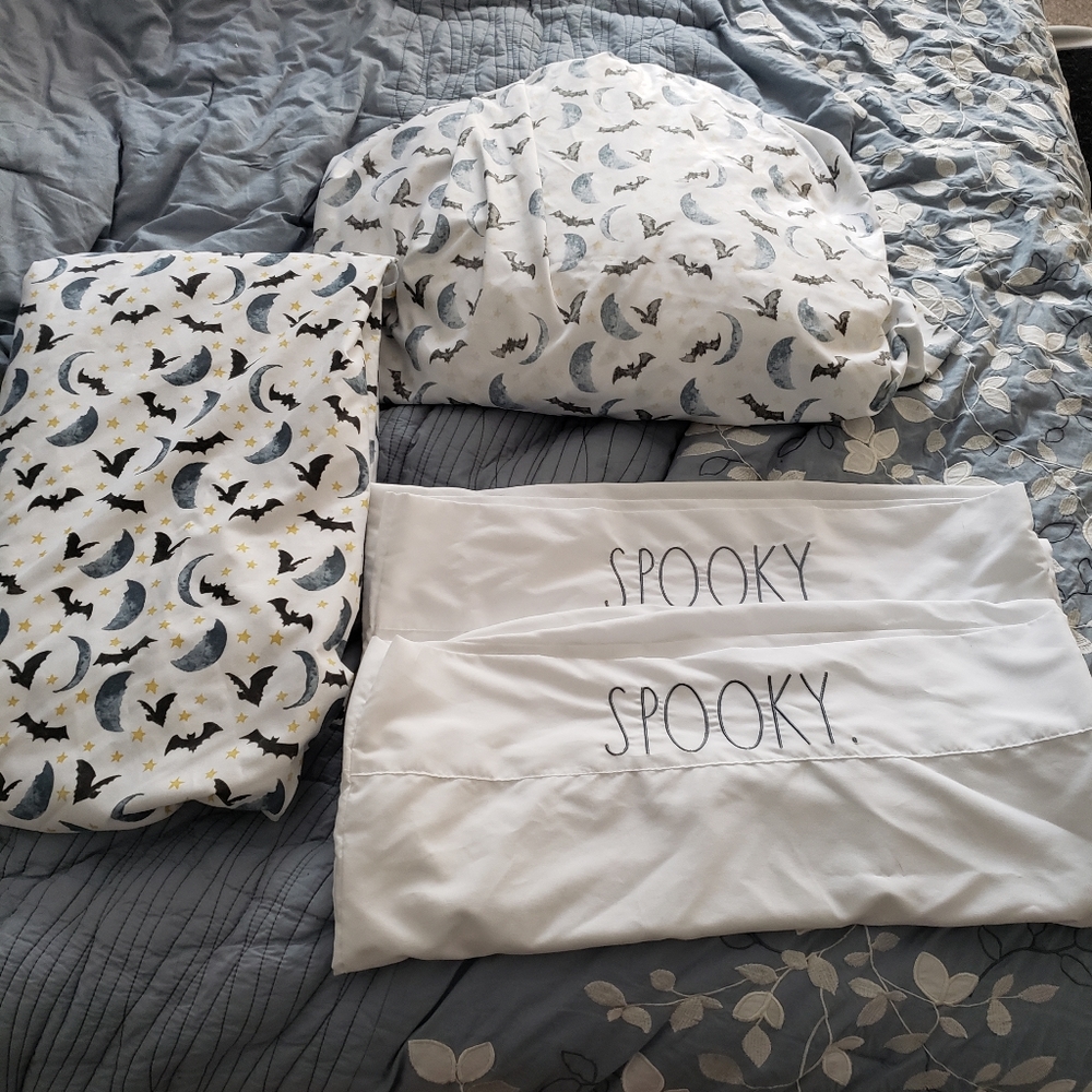 **SOLD SOLD**HALLOWEEN SHEET SET